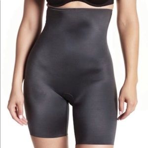 SPANX Slimplicity Mid-Thigh Shaper Medium